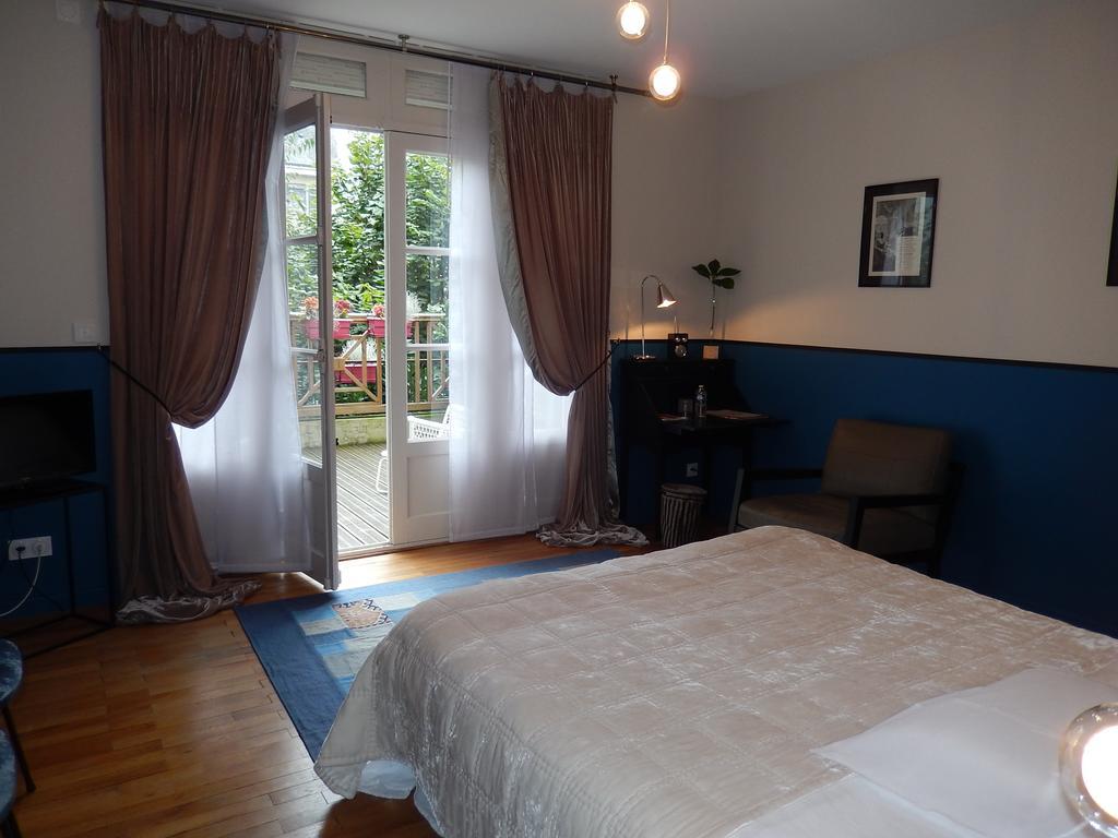 Maison Bossoreil Bed & Breakfast อองเชร์ ภายนอก รูปภาพ