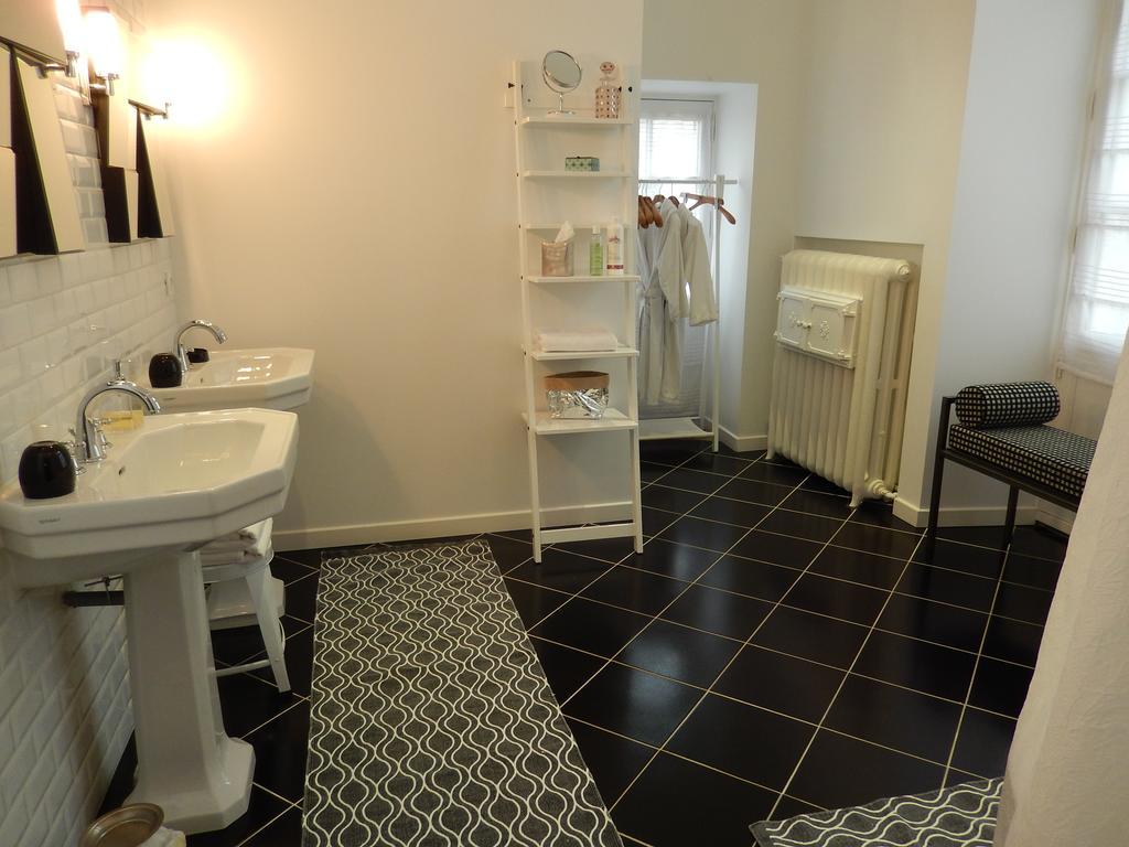 Maison Bossoreil Bed & Breakfast อองเชร์ ภายนอก รูปภาพ