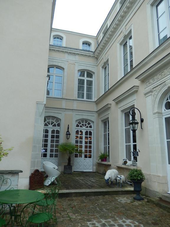 Maison Bossoreil Bed & Breakfast อองเชร์ ภายนอก รูปภาพ