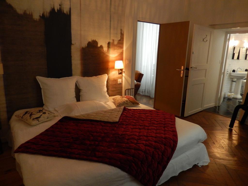 Maison Bossoreil Bed & Breakfast อองเชร์ ภายนอก รูปภาพ