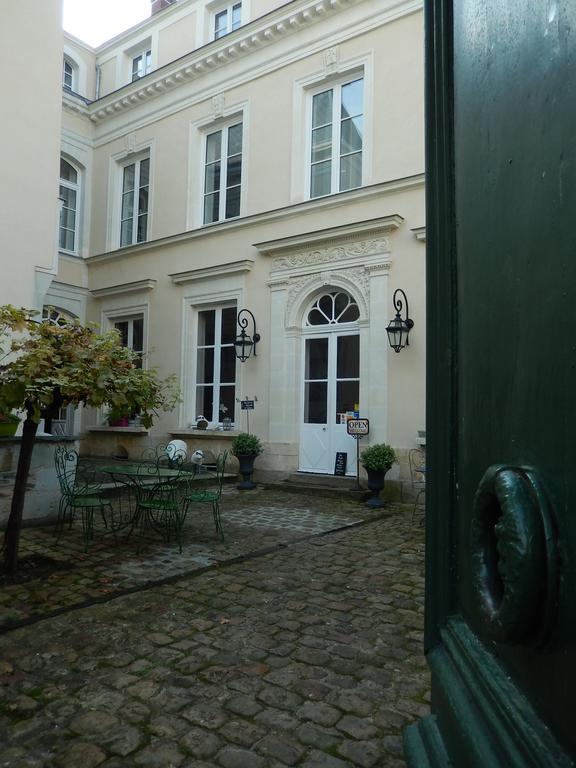 Maison Bossoreil Bed & Breakfast อองเชร์ ภายนอก รูปภาพ