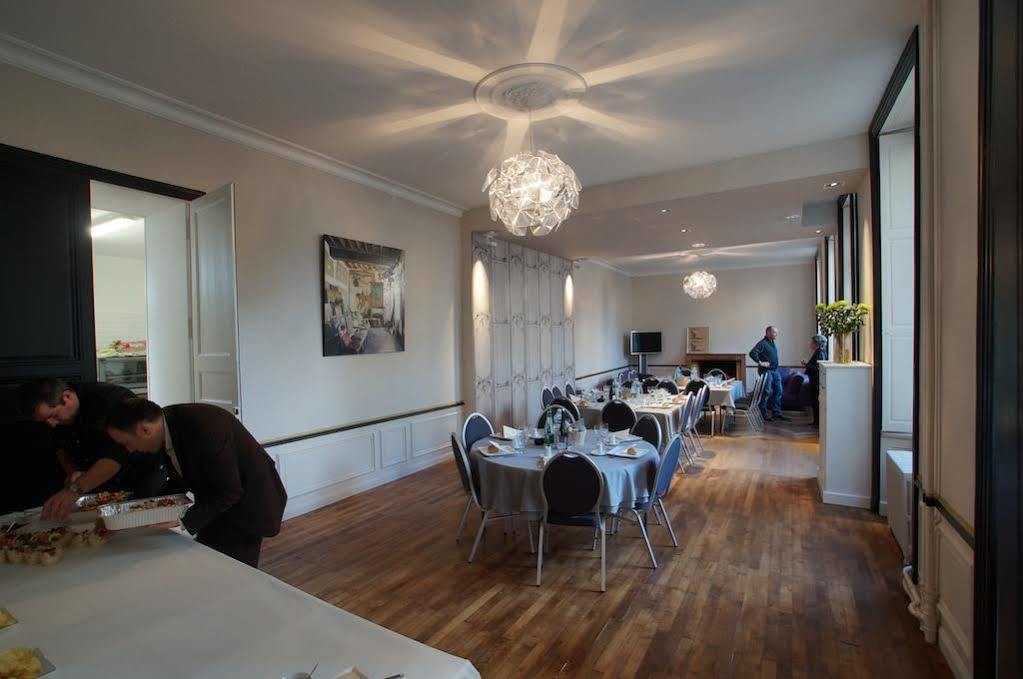 Maison Bossoreil Bed & Breakfast อองเชร์ ภายนอก รูปภาพ
