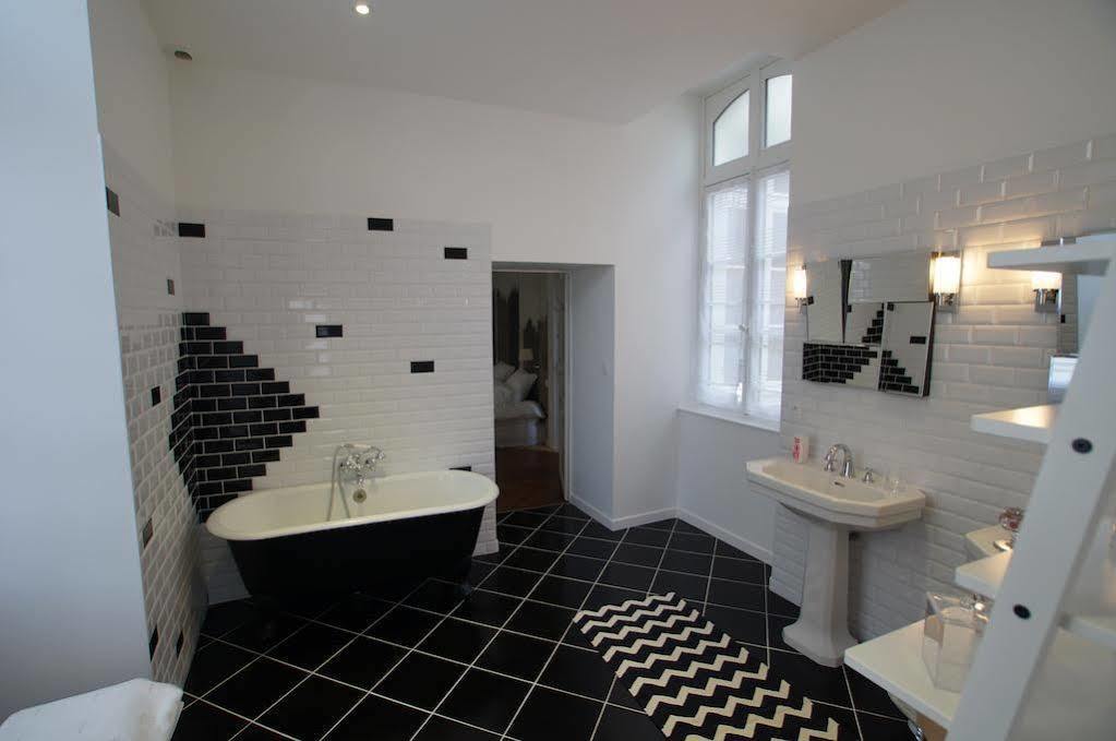 Maison Bossoreil Bed & Breakfast อองเชร์ ภายนอก รูปภาพ
