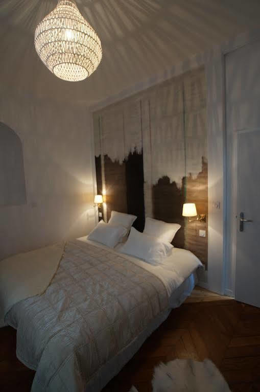 Maison Bossoreil Bed & Breakfast อองเชร์ ภายนอก รูปภาพ