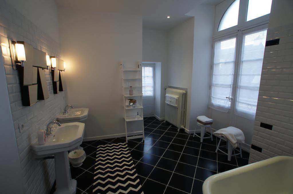 Maison Bossoreil Bed & Breakfast อองเชร์ ภายนอก รูปภาพ