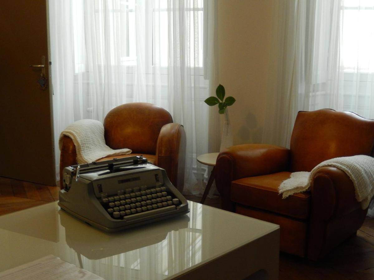 Maison Bossoreil Bed & Breakfast อองเชร์ ภายนอก รูปภาพ
